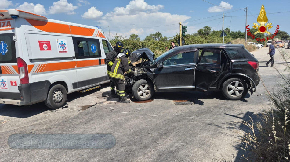 Incidente scuolabus, il guidatore dell'auto era senza patente