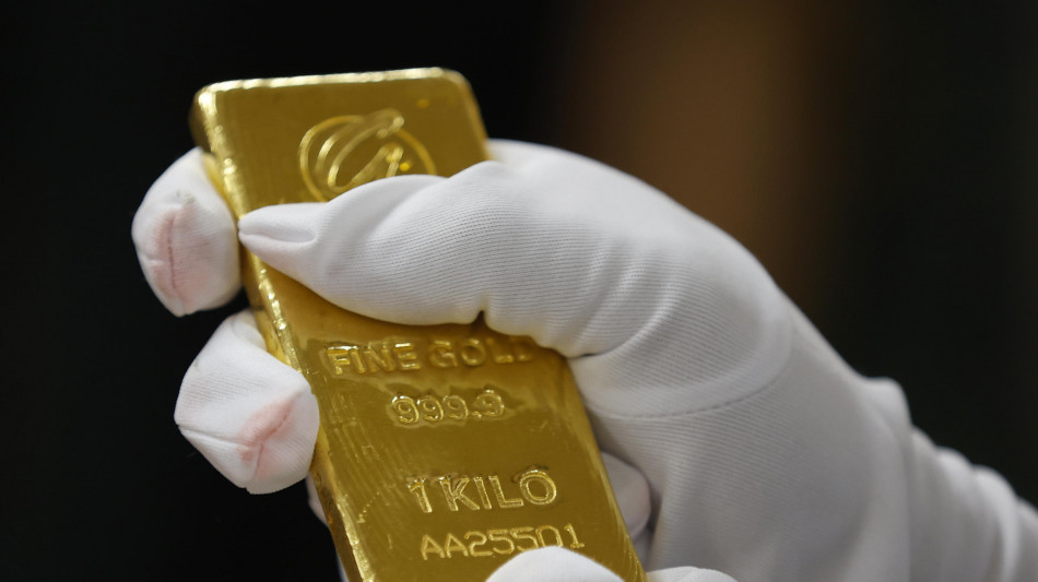 Oro in lieve rialzo in avvio, spot a 4.632,83 dollari l'oncia