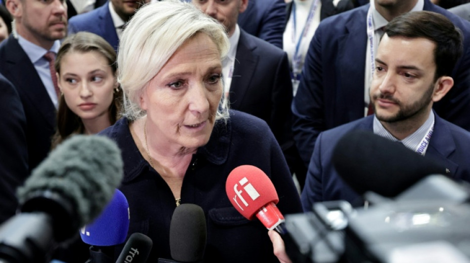  Le Pen quiere una segunda vuelta en las presidenciales francesas contra un partido centrista 