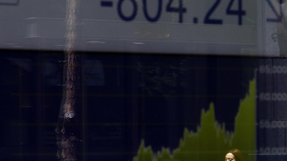 Borsa: Asia in rosso, rallentano le vendite in Cina, future negativi