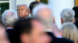 Jueza bloquea temporalmente los despidos de la administraci&oacute;n Trump