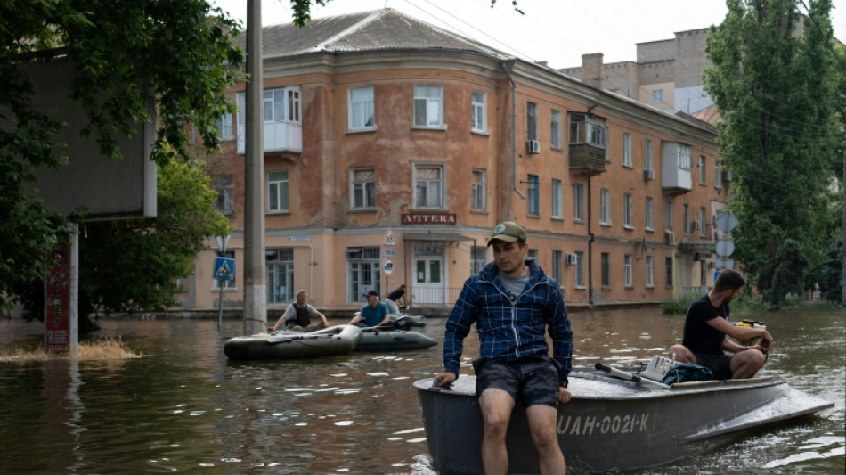 Dans Kherson inond&eacute;, la d&eacute;licate op&eacute;ration des sauveteurs ukrainiens au contact du front