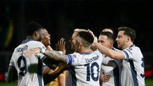 Inter goleia Lecce (4-0) e segue ritmo do l&iacute;der Napoli no Italiano