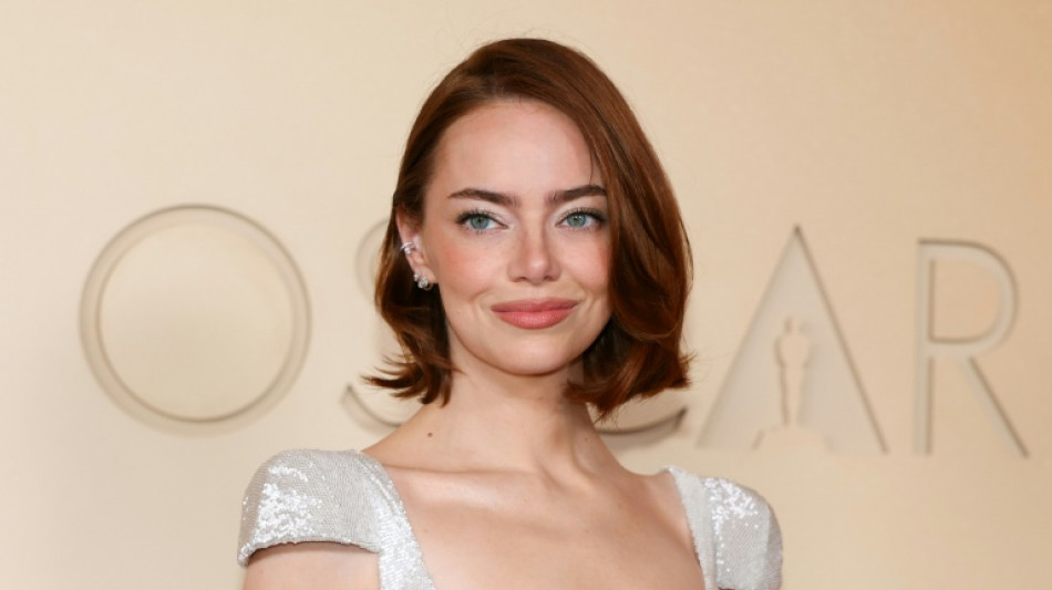 With Oscar race locked, actresses celebrate backstage anyway