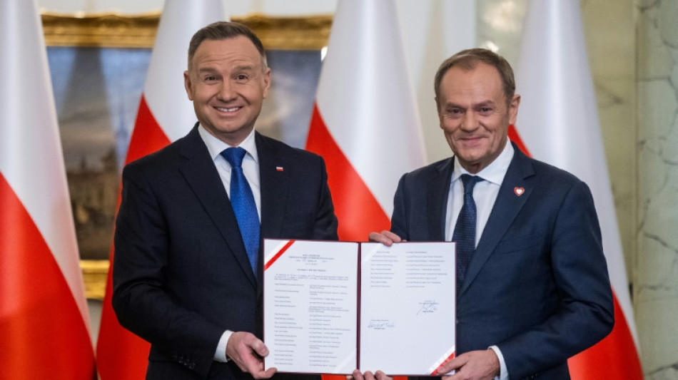 Pologne: le pro-europ&eacute;en Donald Tusk pr&ecirc;te serment comme Premier ministre 