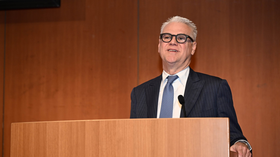  Zangrillo, firmato contratto scuola, 137 euro aumento 