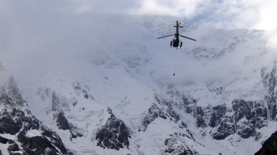 Alpinisti italiani dispersi in Nepal, ricerche in corso
