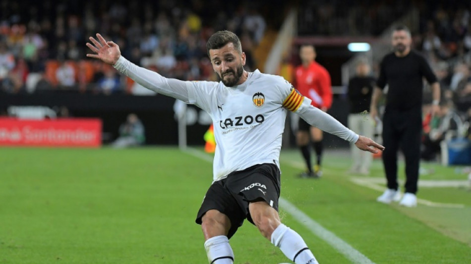 El lateral Jos&eacute; Luis Gay&agrave; se lesiona en un entrenamiento con Espa&ntilde;a a cuatro d&iacute;as del Mundial