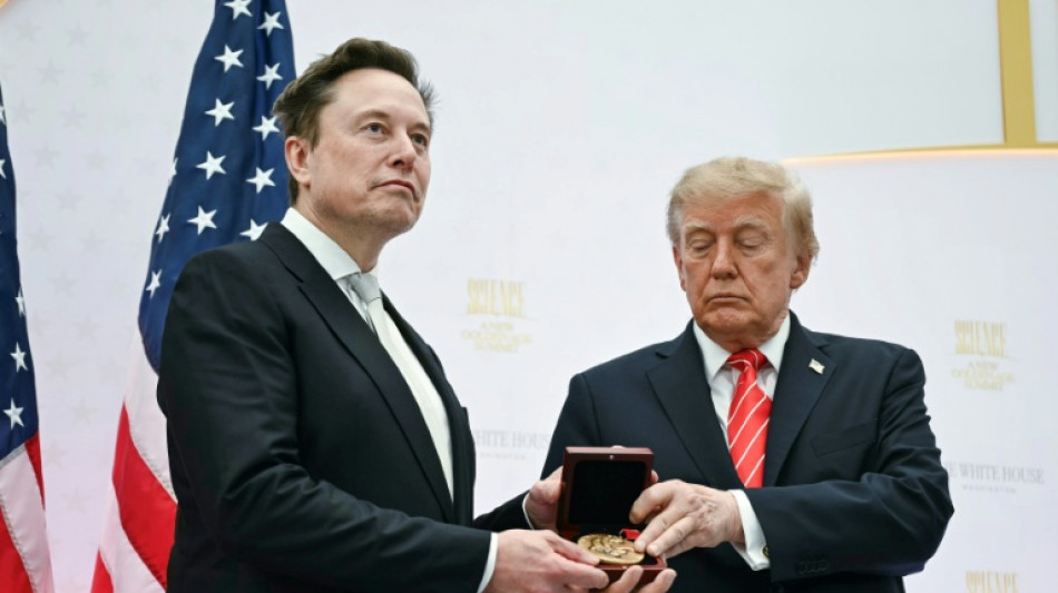  Trump gives 'national treasure' Musk top US medal after rift 
