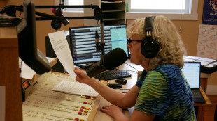 Privada de financiamento p&uacute;blico, r&aacute;dio local americana luta pela sobreviv&ecirc;ncia