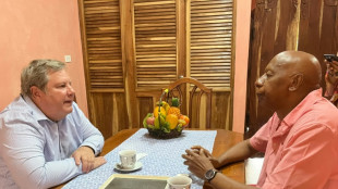 Representante dos EUA em Cuba multiplica visitas a dissidentes e irrita o governo