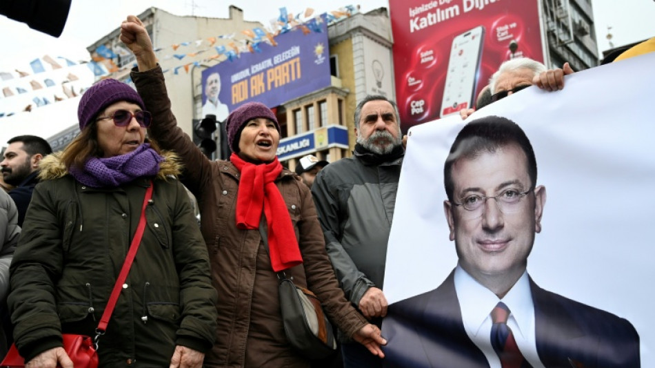Turquie: la livre et la Bourse plongent apr&egrave;s l'arrestation du maire d'Istanbul