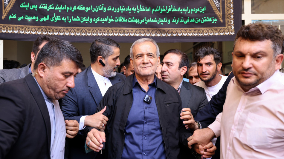 Il riformista Pezeshkian sar&agrave; il nuovo presidente dell'Iran