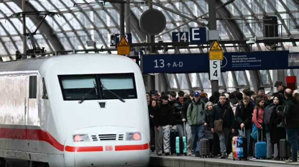  German state railway loss widens, passengers warned of trouble ahead 