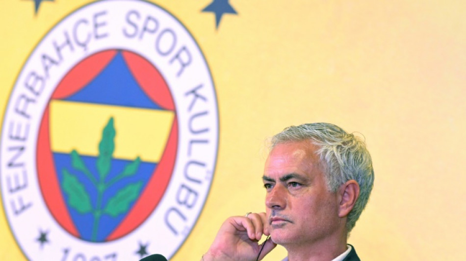 Mourinho chega ao Fenerbah&ccedil;e 'sem promessas', mas com o objetivo de ganhar o campeonato turco