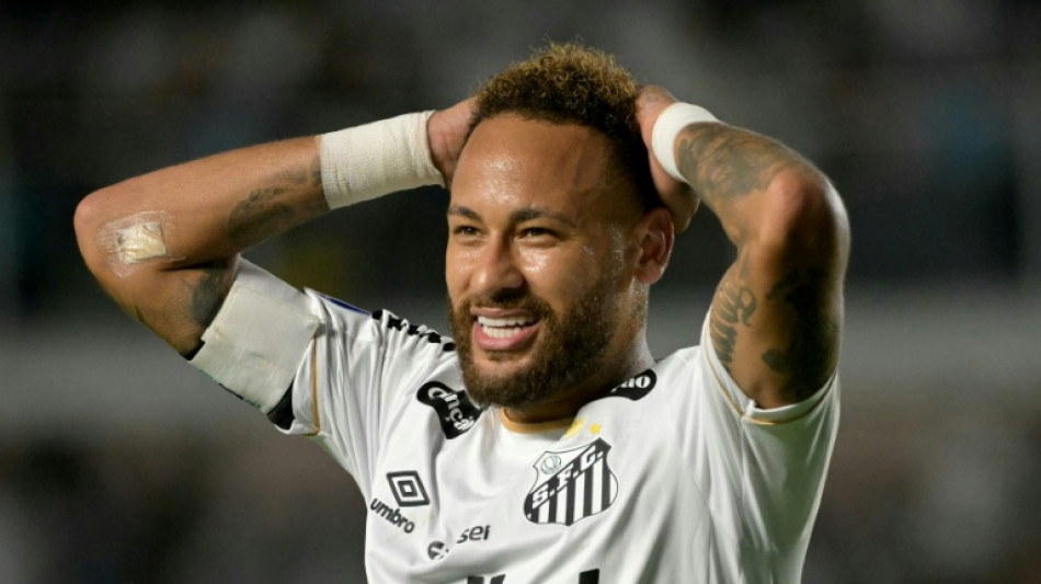  Neymar se envolve em confus&atilde;o na vit&oacute;ria do Santos sobre o Remo pela Copa do Brasil 