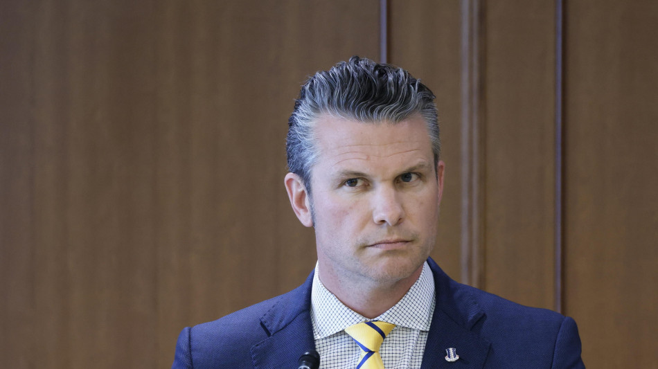 Nyt, Hegseth mandò chat di guerra anche a moglie e fratello