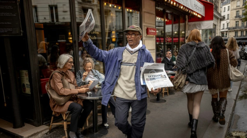 Ali Akbar, o &uacute;ltimo vendedor de jornais de rua de Paris