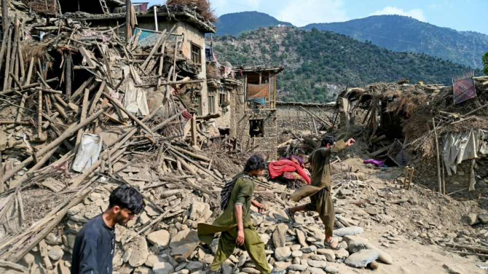  Hope dwindles for survivors days after deadly Afghan quake 