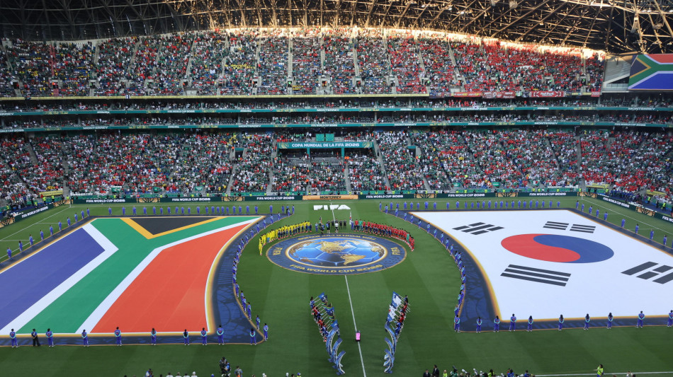  Mondiali: da Soweto a Johannesburg, vuvuzela e fuochi d'artificio per il Sudafrica 