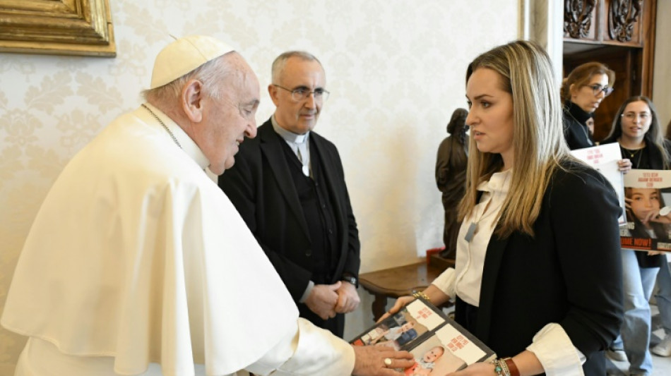 Papa Francisco recebe parentes de ref&eacute;ns israelenses
