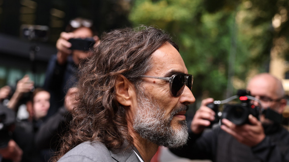  L'attore Russell Brand in tribunale a Londra, al via il processo per stupro 