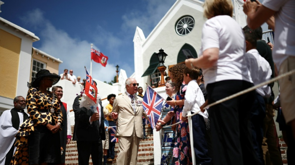  Carlos III recibe una c&aacute;lida bienvenida en Bermudas tras su visita a EEUU 