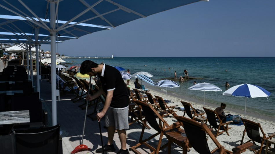 Staff shortages bite as Greeks shun low-paid tourism jobs