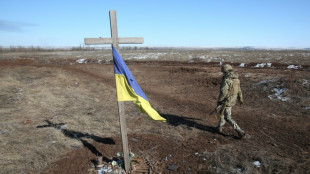 Ukraine: une base militaire frapp&eacute;e tout pr&egrave;s de la Pologne, Kiev "en &eacute;tat de si&egrave;ge"