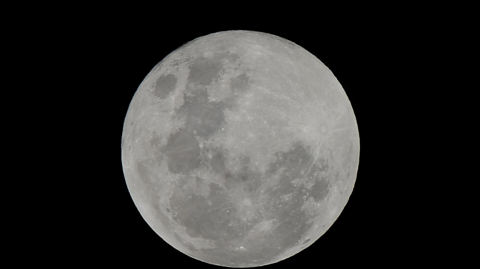  Lampi e colori incredibili, cos&igrave; hanno visto la Luna gli astronauti di Artemis II 