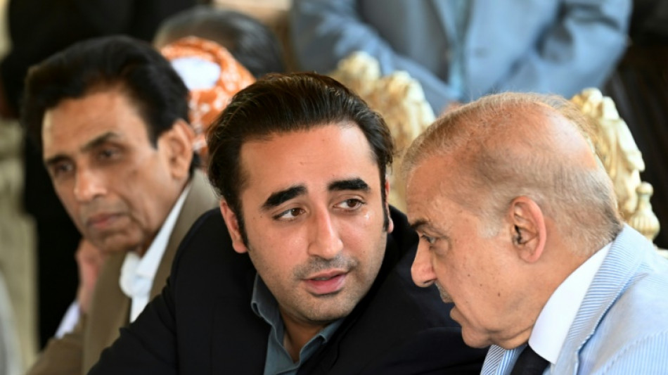 Pakistan constitution wrangle drags on in court