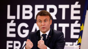 El presidente franc&eacute;s dice no arrepentirse de defender a Depardieu