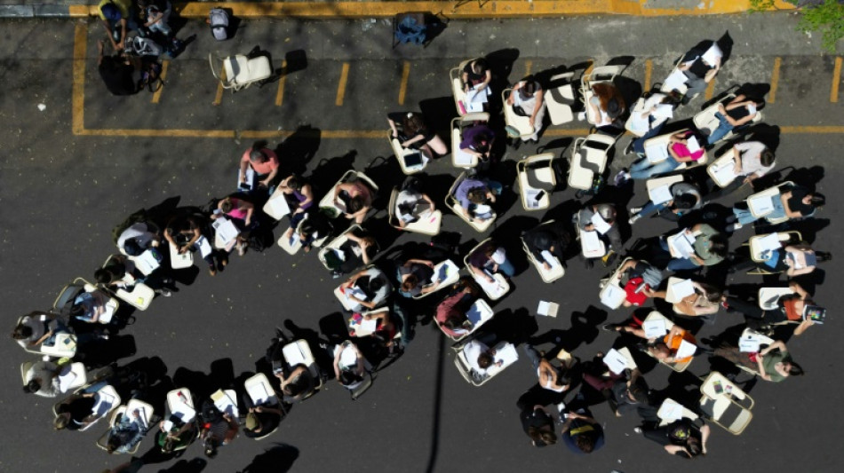 Estudantes argentinos se mobilizam contra ajuste de Milei nas universidades p&uacute;blicas