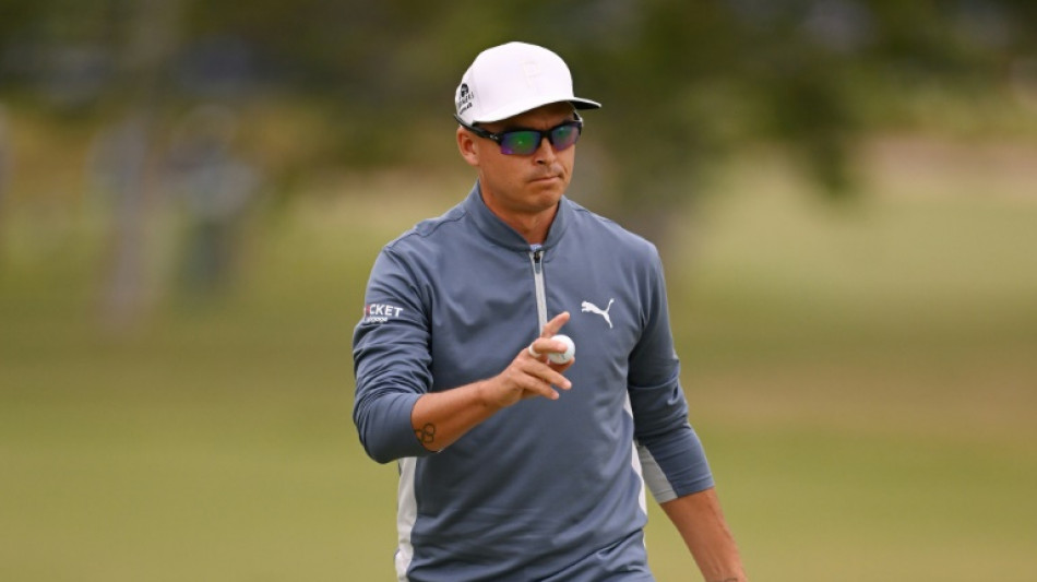 Fowler charges to front early in US Open first round