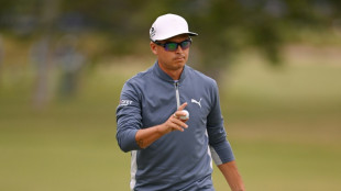 Fowler charges to front early in US Open first round