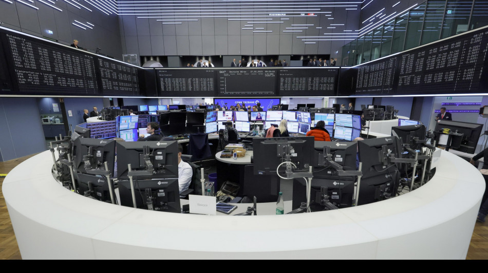Borsa: Milano chiude in rialzo, Ftse Mib +0,7%