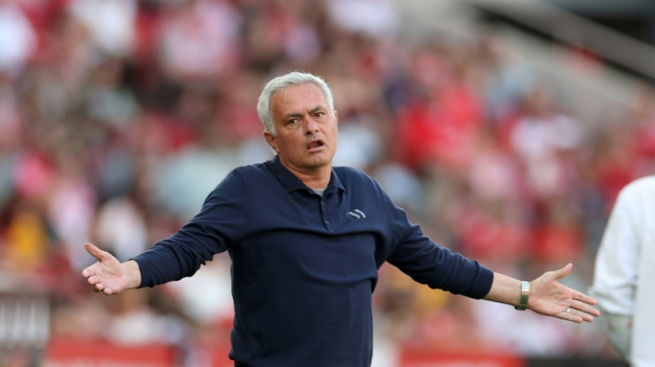 Jos&eacute; Mourinho nega ter sido contactado pelo Real Madrid