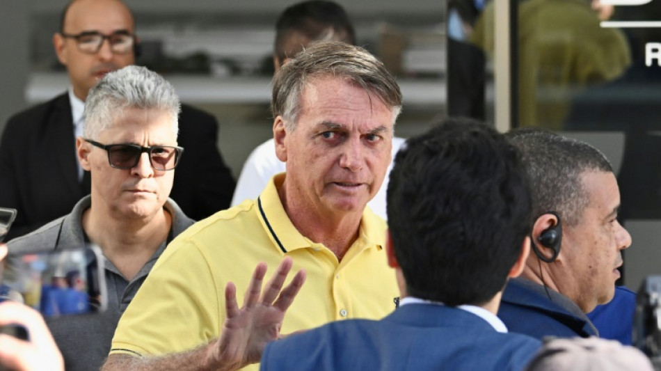  Bolsonaro volta à prisão domiciliar após exames médicos a semanas de veredicto 