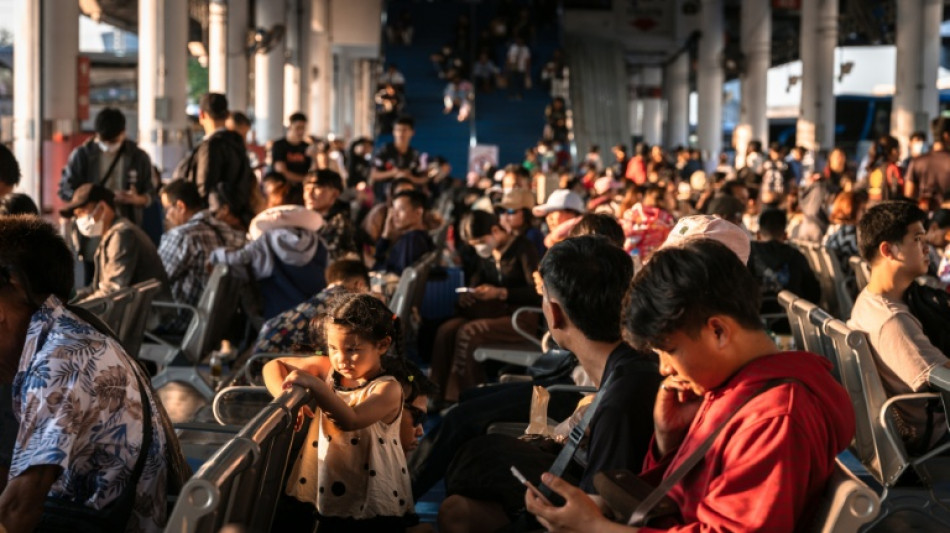  Thais fete new year with family despite fuel price spike 