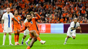 Com show de Memphis, Holanda goleia Finl&acirc;ndia (4-0) nas Eliminat&oacute;rias