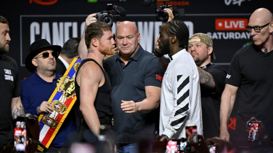  Alvarez, Crawford both tip scales at 167.5 pounds for title bout 