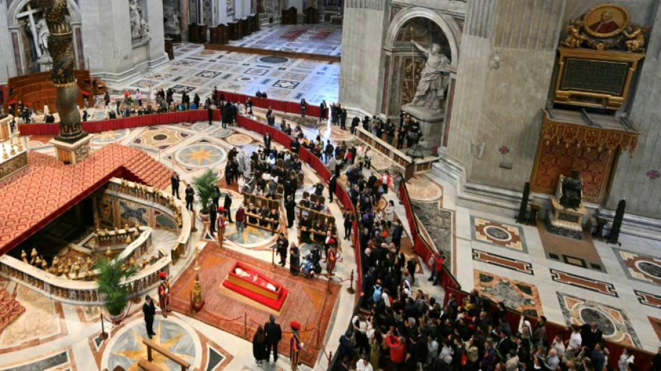 Velório do papa Francisco chega ao fim com 250 mil visitantes