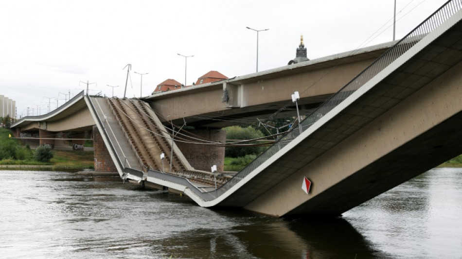 Drohendes Hochwasser: Abriss nach Teileinsturz von Dresdner Carolabr&uuml;cke l&auml;uft