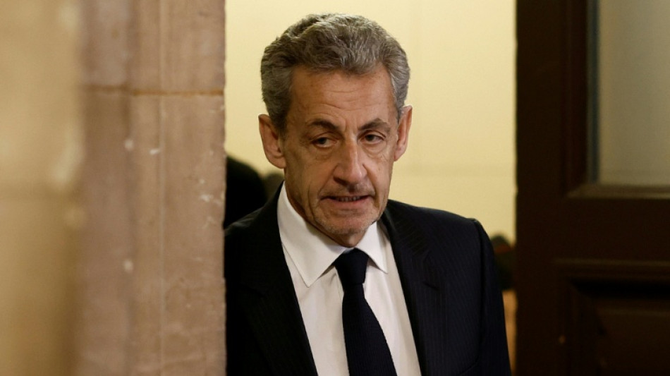  De retour &agrave; la barre au proc&egrave;s libyen, Sarkozy contredit son ex-bras droit, Claude Gu&eacute;ant 