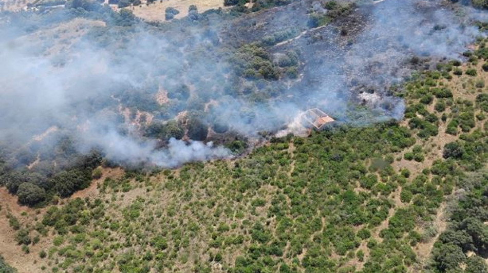 Vasto rogo nel Cagliaritano, elicotteri in volo e case evacuate