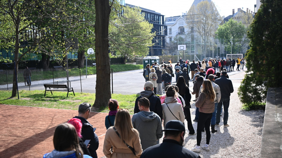  Affluenza record in Ungheria, a met&agrave; giornata sfiora il 55% 