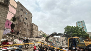 Search on for survivors of Pakistan building collapse