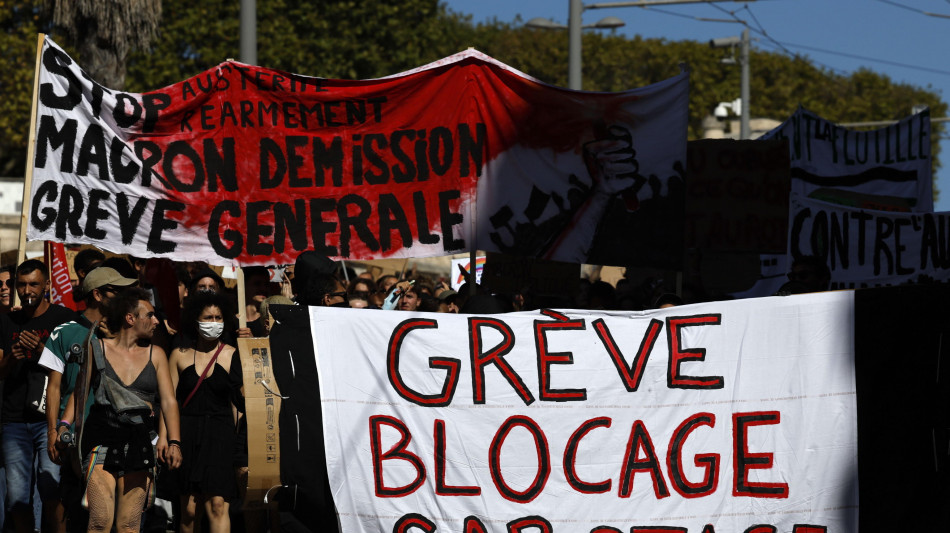 Tafferugli a cortei e proteste in Francia, oltre 50 fermi