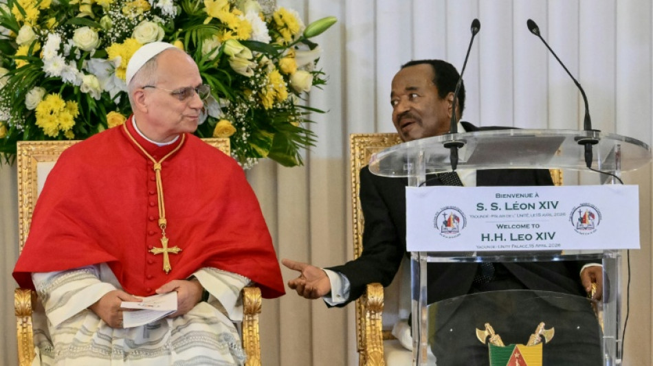  Pope urges Cameroon's leaders to examine 'conscience' 