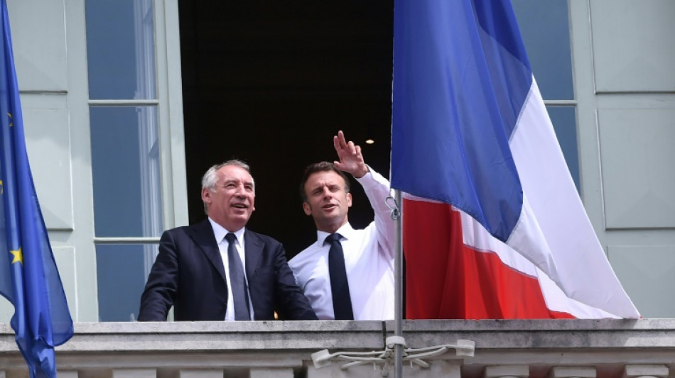 Macron nomeia aliado centrista Bayrou como primeiro-ministro da Fran&ccedil;a